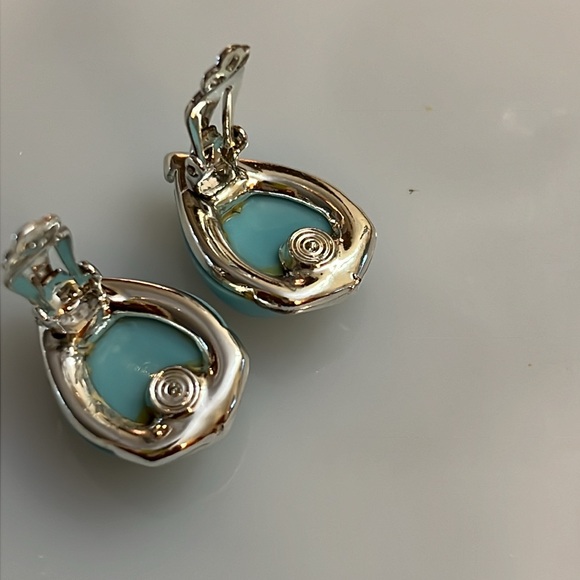 Vintage  Lisner Silver Tone Blue clip Earrings - Picture 2 of 6